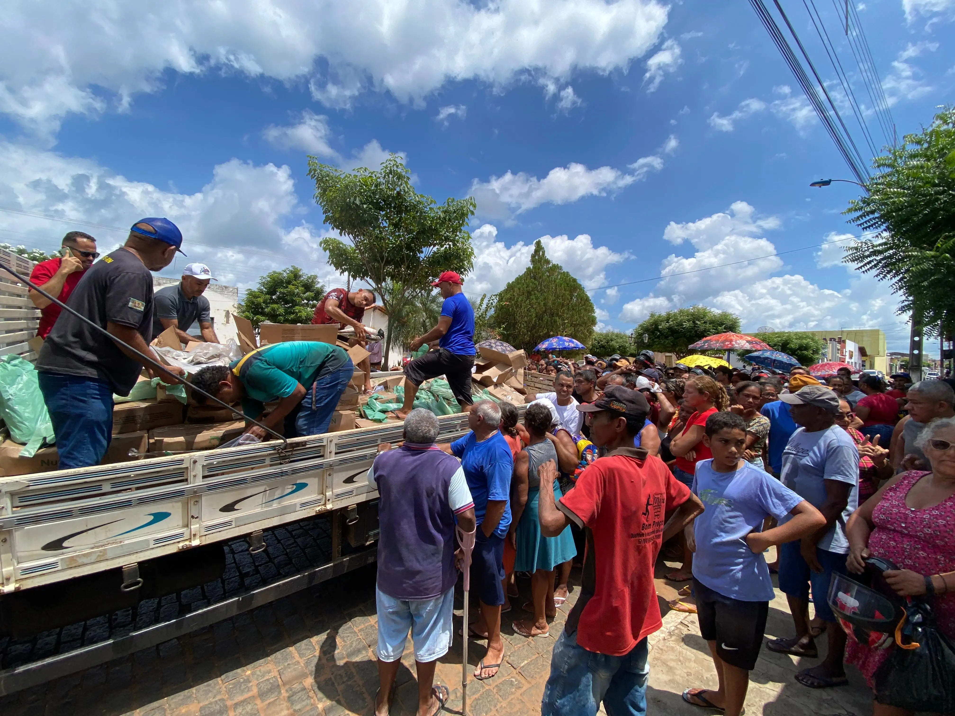 Foto 4 – Prefeitura Municipal de Paraibano realizou mais uma tradicional entrega de peixes da Semana Santa.
