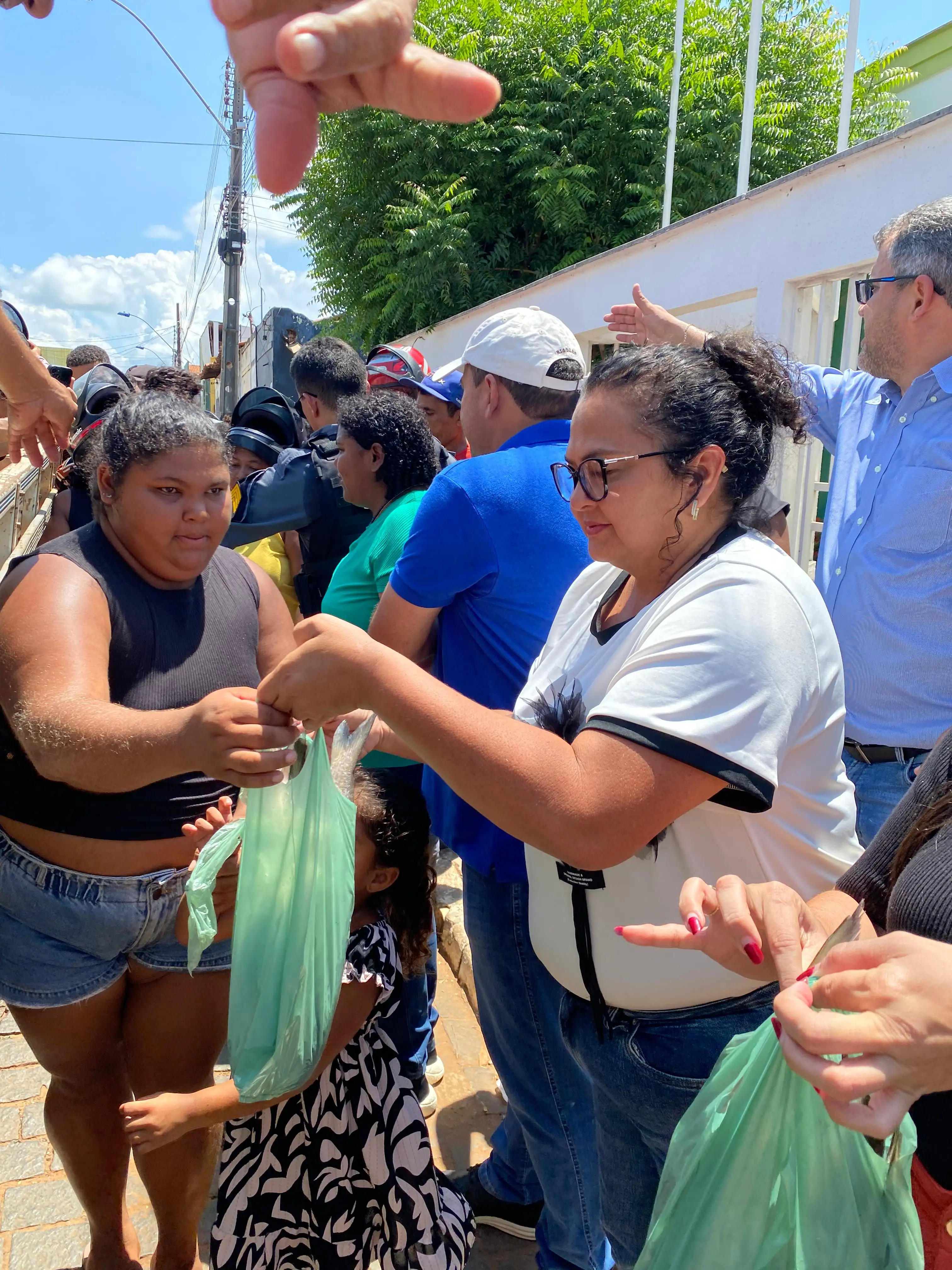 Foto 1 – Prefeitura Municipal de Paraibano realizou mais uma tradicional entrega de peixes da Semana Santa.