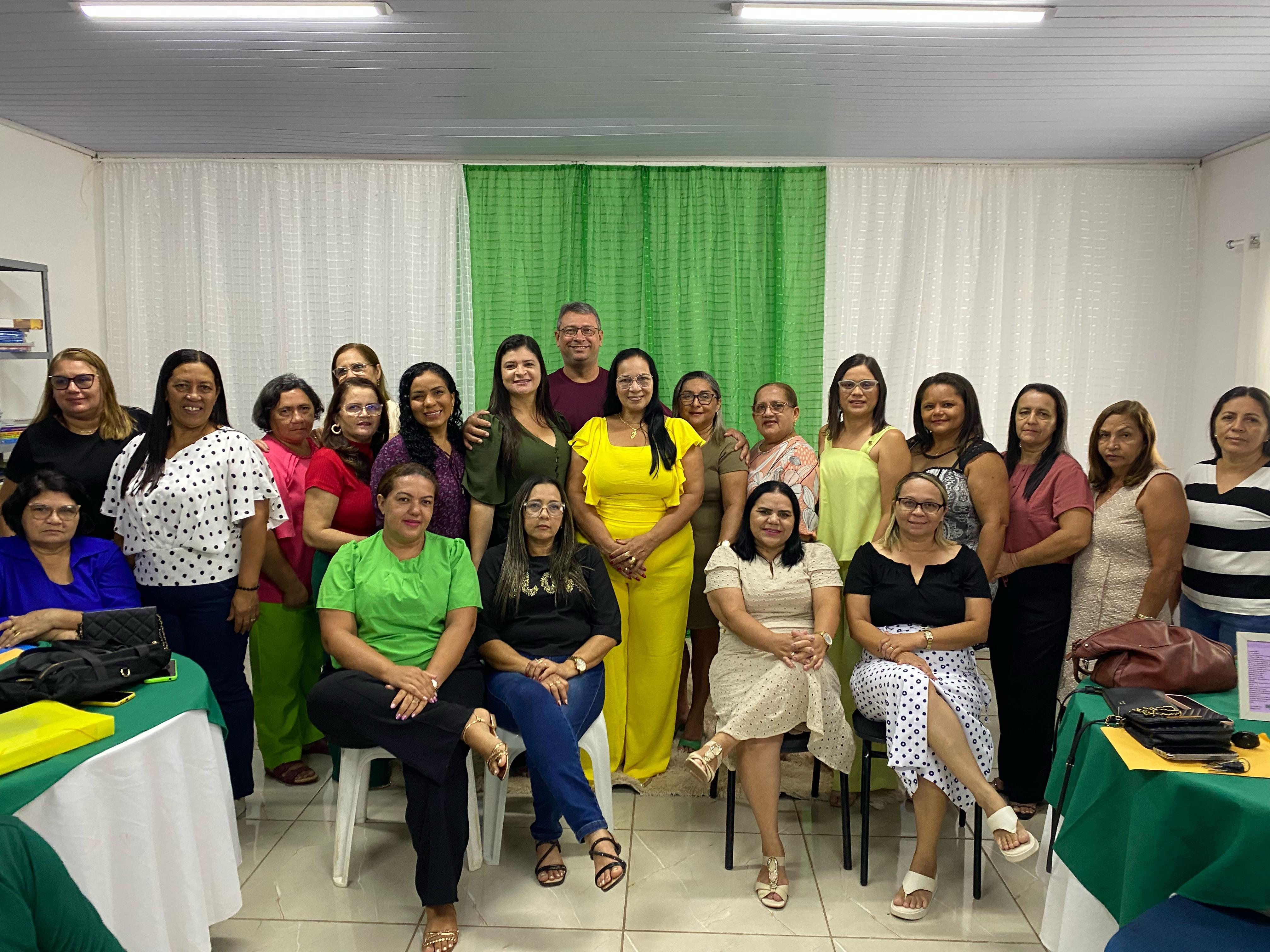 Prefeitura de Paraibano realiza Encontro Pedagógico na SEMED, com a formadora Ana Cleide Maia,