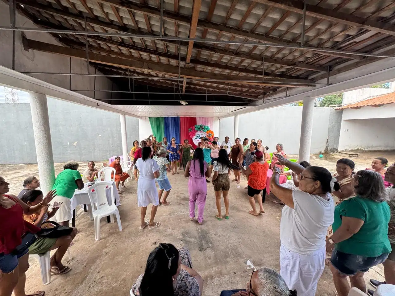 Foto 3 – Serviço de Convivência e Fortalecimento de Vínculos de Paraibano-MA realiza Festa das Mães na Piscina.